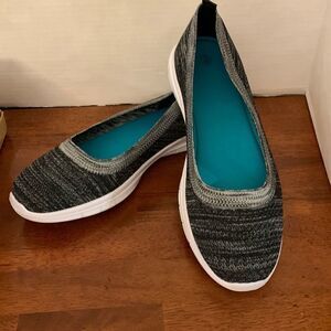 Size 10 NWT black women’s casual shoes with memory foam insoles